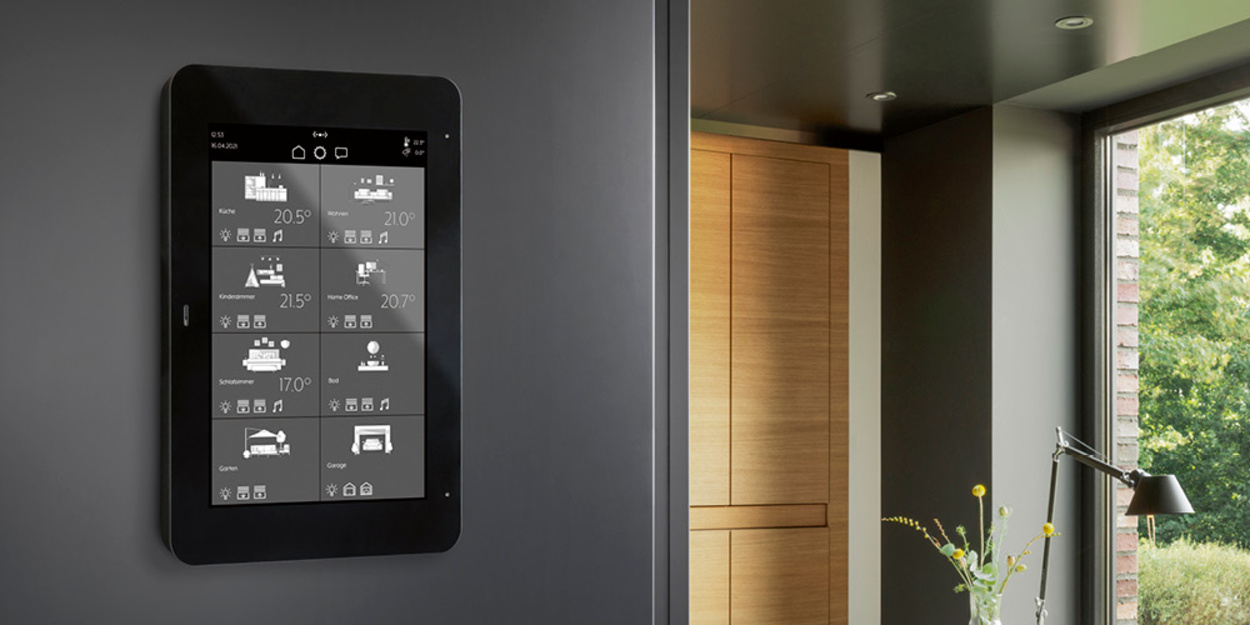 JUNG Smart Panel 8 bei Bayer Elektrotechnik in Freiensteinau